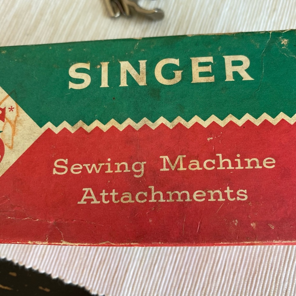 Vintage Singer sewing machine low shank foot pressure attachments - Picture 7 of 7